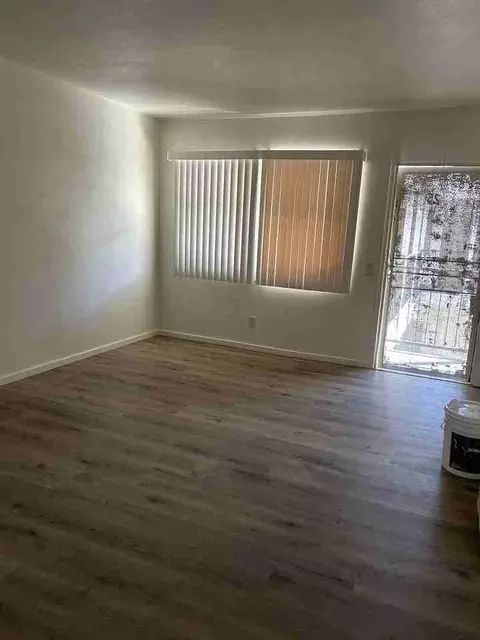 1060 W 17th St, Santa Ana, CA 92706