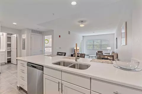 2413 N Tamiami Trl, Sarasota, FL 34234