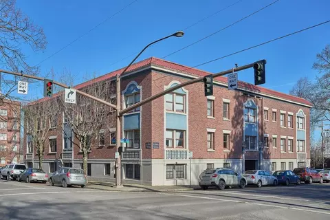 1731 NW Everett St, Portland, OR 97209