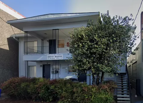 1311 NE Davis St, Portland, OR 97232