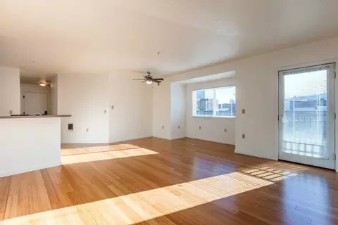 210 NW 20th Ave, Portland, OR 97209