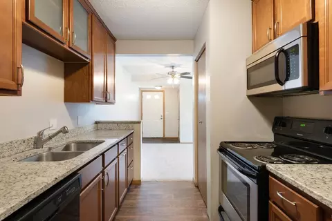 14200 43rd Ave N, Plymouth, MN 55446