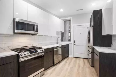 7642 N Eastlake Ter, Chicago, IL 60626