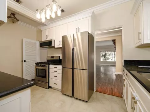 152 N Arnaz Dr, Beverly Hills, CA 90211