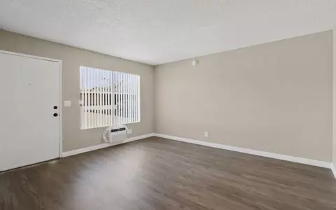 1356 W Stoneridge Ct, Ontario, CA 91762