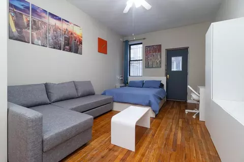 250 E 82nd St, New York, NY 10028