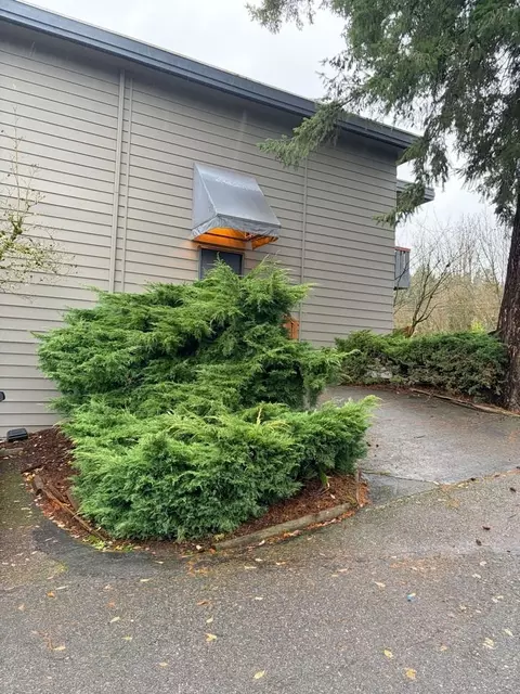 11119 Woodinville Dr, Bothell, WA 98011
