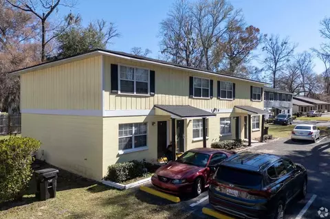 1015 SW 60th Ter, Gainesville, FL 32607