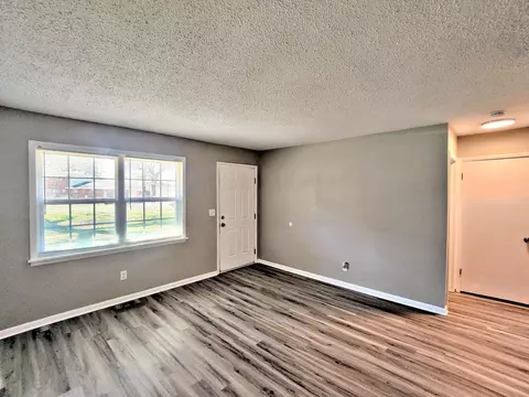 201 Cloverleaf Dr, Athens, AL 35611