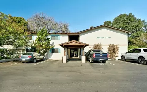 711 Eberhart Ln, Austin, TX 78745