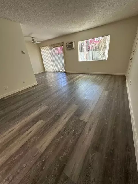 10805 Camarillo St, Los Angeles, CA 91602