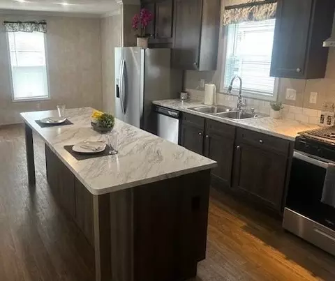 330 Mosswood Ln, Iowa City, IA 52246