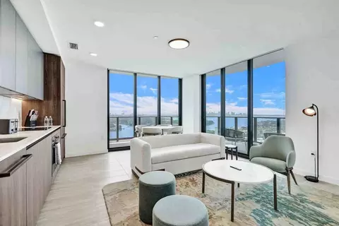 580 72nd St, Miami Beach, FL 33141