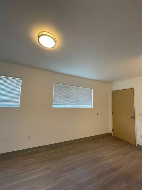 4315 7th Ave NE, Seattle, WA 98105