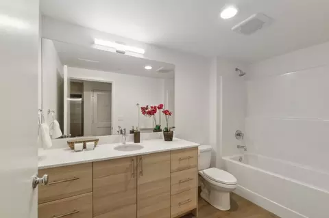 9736 Greenwood Ave N, Seattle, WA 98103 photo 32