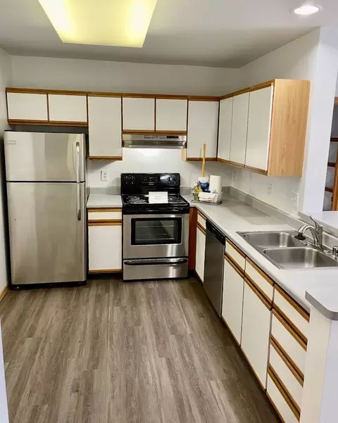 806 Riverwalk Dr, Waukesha, WI 53188
