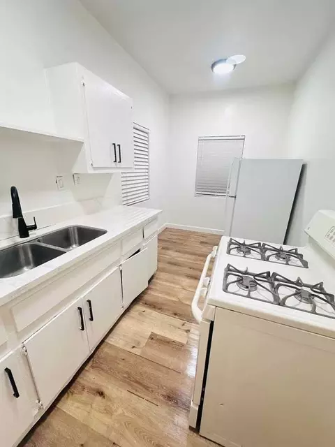 6717 S San Pedro St, Los Angeles, CA 90003