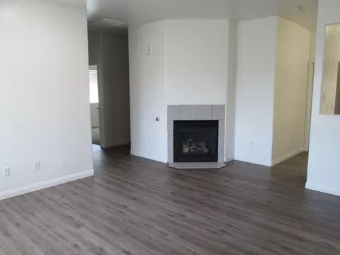 523 Yellow Meadow Ct, Oildale, CA 93308
