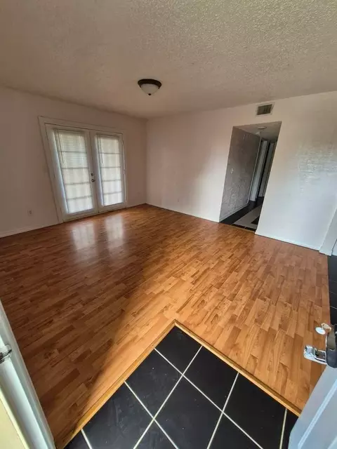 2103 W Beebe Capps Expy, Searcy, AR 72143