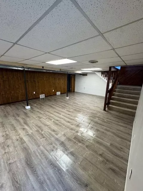 73 Shaw St, Lansing, IA 52151