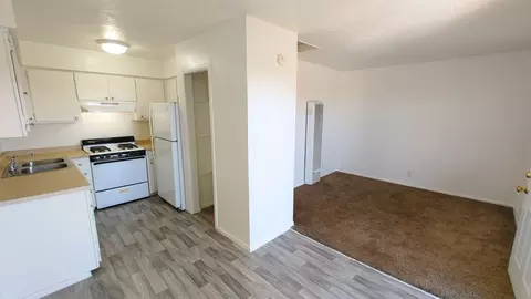 1111 Amherst Dr SE, Albuquerque, NM 87106