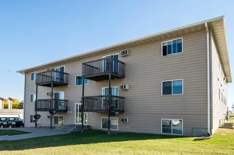 2901 7th St SW, Minot, ND 58701