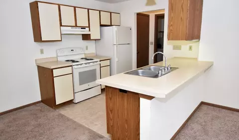n91w16995 W17155 Apple Tree Ct, Menomonee Falls, WI 53051