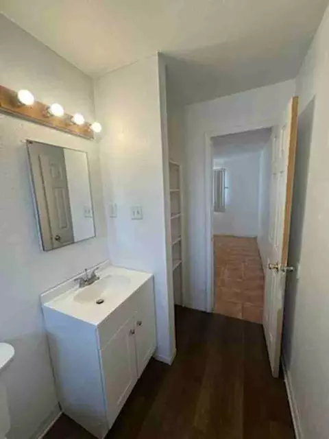 305 Wisconsin St NE, Albuquerque, NM 87108