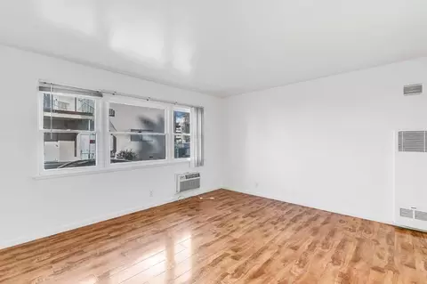 6537 Woodley Ave, Los Angeles, CA 91406