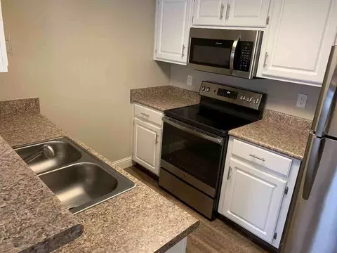 445 W Nees Ave, Fresno, CA 93711
