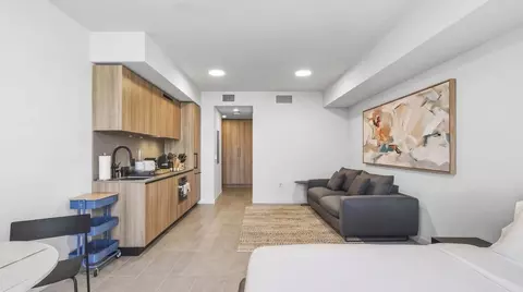121 NE 5th St, Miami, FL 33132