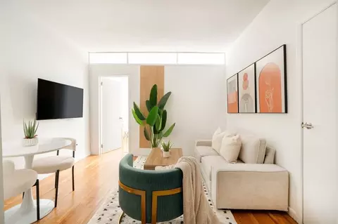 W 48th St, New York, NY 10036