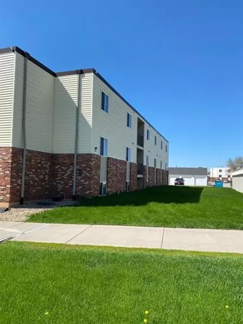 3015 20th St S, Moorhead, MN 56560