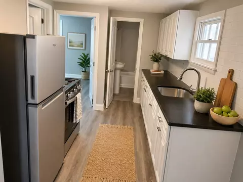 14 Riverview Ave, Hudson, NH 03051