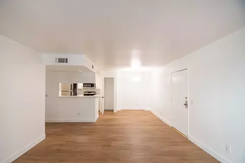 11030 Hartsook St, Los Angeles, CA 91601