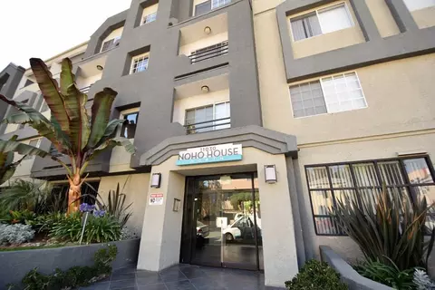 11030 Hartsook St, Los Angeles, CA 91601