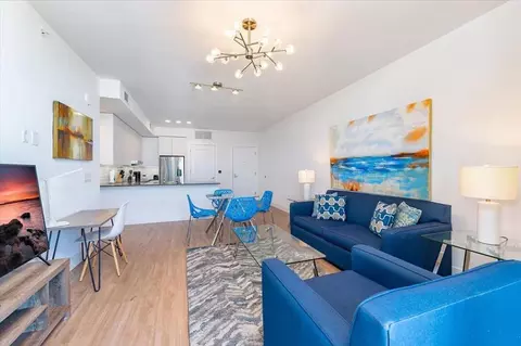 460 NW 5th St, Miami, FL 33128