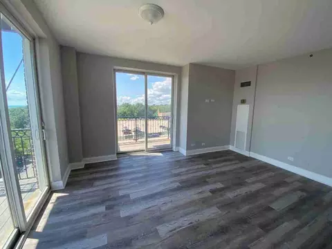 10 N Sheridan Rd, Waukegan, IL 60085