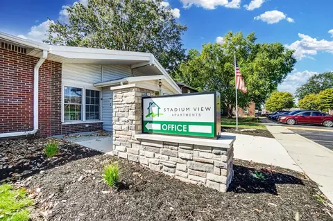 1700 Juniper Dr, Bowling Green, OH 43402