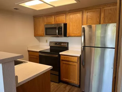 445 W Nees Ave, Fresno, CA 93711