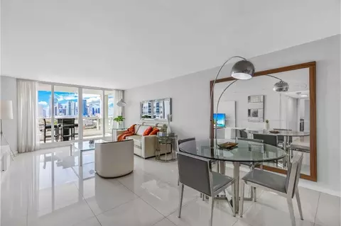 1717 N Bayshore Dr, Miami, FL 33132