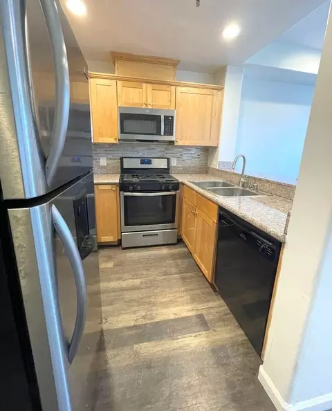5330 Satsuma Ave, Los Angeles, CA 91601