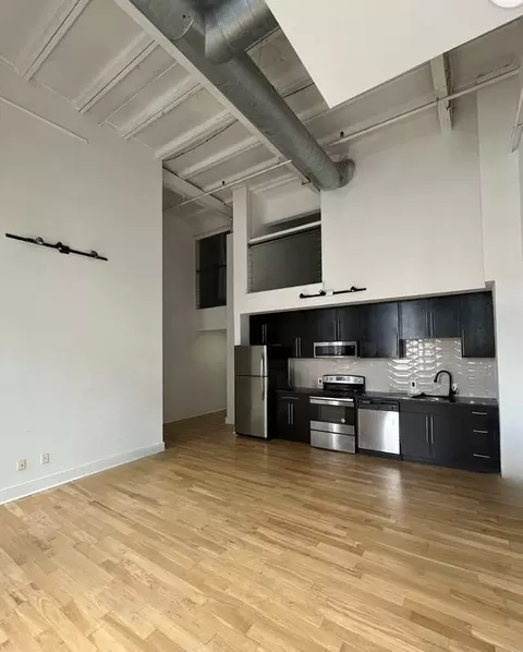 340 N 12th St, Philadelphia, PA 19107