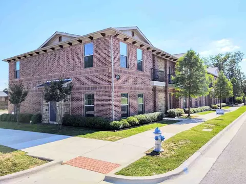 2505 W Hickory St, Denton, TX 76201