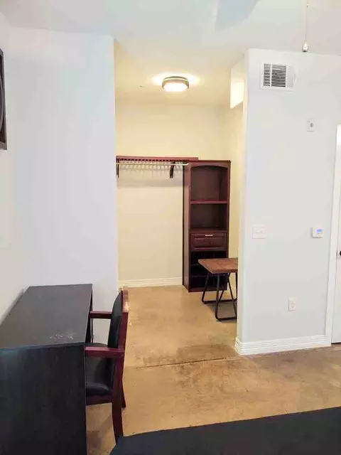2505 W Hickory St, Denton, TX 76201