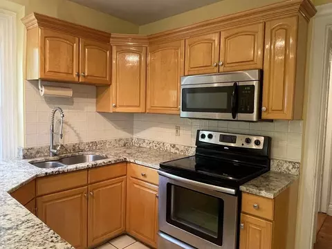 79 Lloyd Ave, Providence, RI 02906