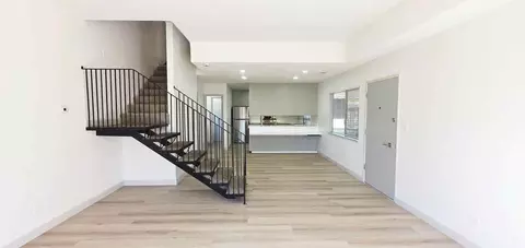 5994 Lake Crest Way, Sacramento, CA 95822