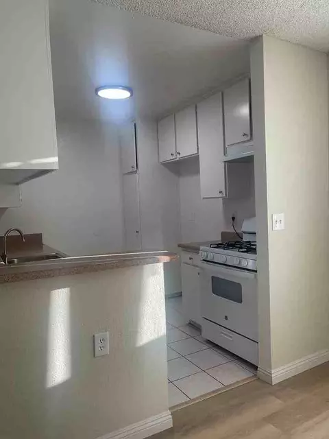 17900 Sherman Way, Los Angeles, CA 91335 photo 3