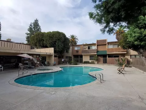 17900 Sherman Way, Los Angeles, CA 91335 photo 2