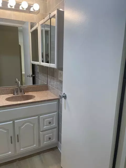 17900 Sherman Way, Los Angeles, CA 91335 photo 18